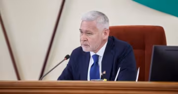 Терехов потратит на бегемотов еще почти 100 млн грн. Добкин обещает расплату осенью