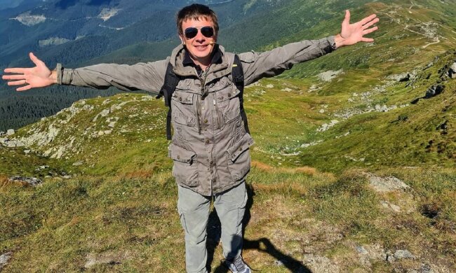 Комаров зі "Світ навиворіт" повідомив про радісну подію в родині і показав двійнят: "Мрія збулася!"