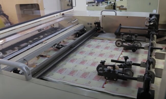 Введены в обращение новые сто гривен: что будет со старыми купюрами