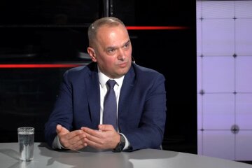 Валерій Божик заявив, що президент може прийняти рішення розпустити парламент