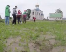 Харківські школярі благають про допомогу у Зеленського, відео: "діти їдять стоячи й..."