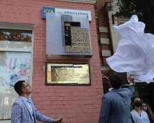 У Києві атакували пам'ятник Гонгадзе, фото: "Георгій комусь не дає спокою»