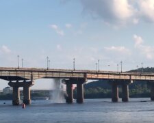 Міст у Києві знову "втомився" після ремонту, відео НП: "Кияни заплатять"
