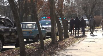 Стрельбу из автомата открыли возле школы в Кривом Роге: кадры с места ЧП