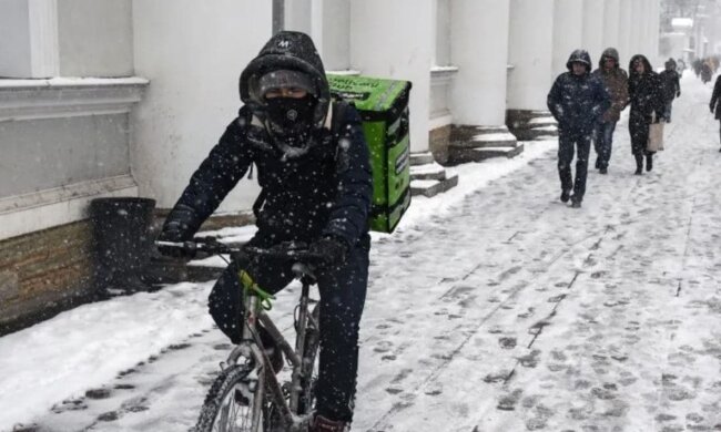 У Дніпрі жорстко побили прибулого кур'єра: відібрали навіть телефон