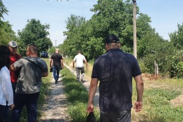 Сотни людей ищут 6-летнего ребенка на Днепрпетровщине, фото: пропал еще 7 июля"