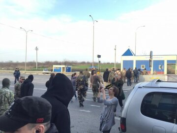 Одесситы перекрыли трассу Одесса — Киев, протестуя против назначения в область прокурора Стоянова (фото)