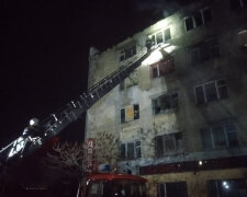 Огонь охватил общежитие, дети оказались внутри: фото и что известно