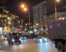 «Завивання сирен і поліція»: Військову техніку помітили в центрі Києва, кадри очевидців