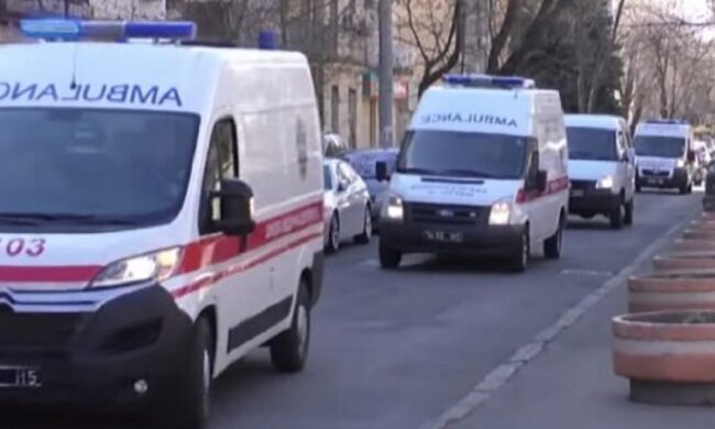 В одеський порт зайшов корабель із зараженими моряками на борту: до місця з'їхалися швидкі