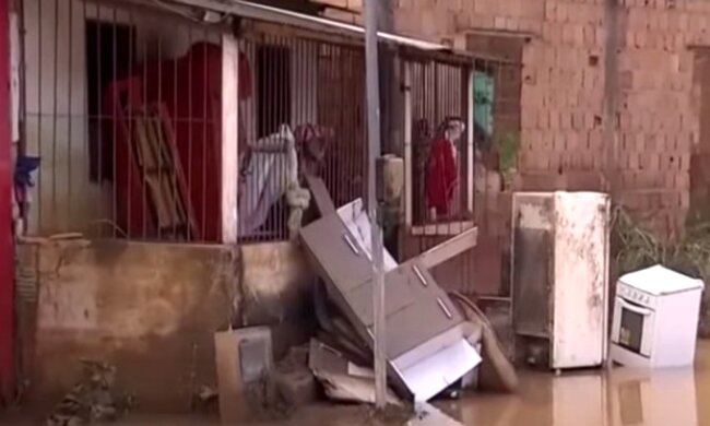 Ливни обрушились на страну, тысячи людей остались без крова: что известно о жертвах и кадры стихии