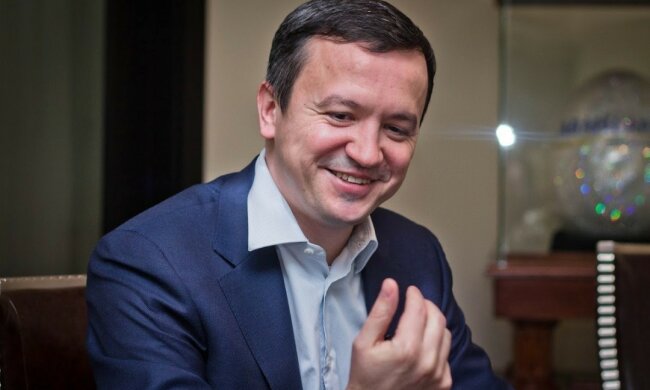 «Слуги народу» Холодов, Устенко і Качура звинуватили міністра економіки в лобізмі тютюнових монополістів: «Відбувається саботаж»