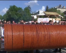 В Тернополе сделали колбасу рекордных размеров (фото)
