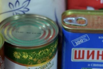 Безкоштовні продукти для ВПО та пенсіонерів у Харкові