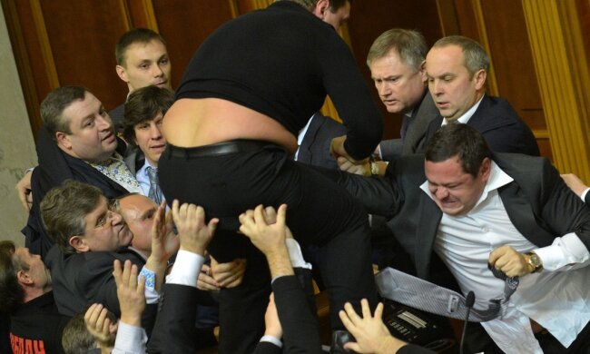 101 “старожил”, 87 жінок і 23-річний депутат: кого українці побачать у новій Раді