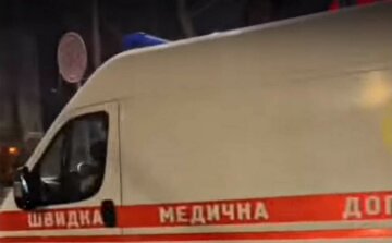 Самокатник зіткнувся з покажчиком в Одесі, відео: все закінчилося сумно
