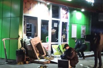 Потужний вибух прогримів в супермаркеті Києва, з'їхалися силовики: кадри ПП