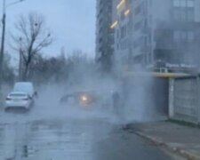 У Харкові сталася масштабна НП, кадри: вода затопила цілу вулицю