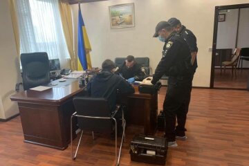 Біда наздогнала заступника скандального міністра, примчала поліція: "Вибухівка і отруйні..."