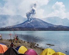 Извержение вулкана в Индийском океане сняли с высоты птичьего полета (видео)