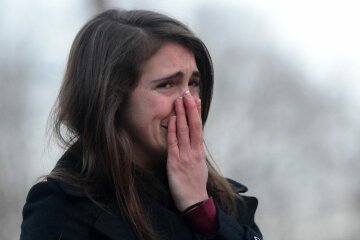 плачет слезы грусть