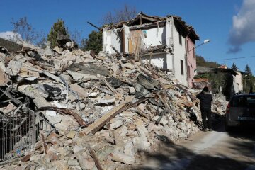 Речі падали з полиць, будинок трясло, люди вибігали на паніці: подробиці землетрусу на сонячному курорті