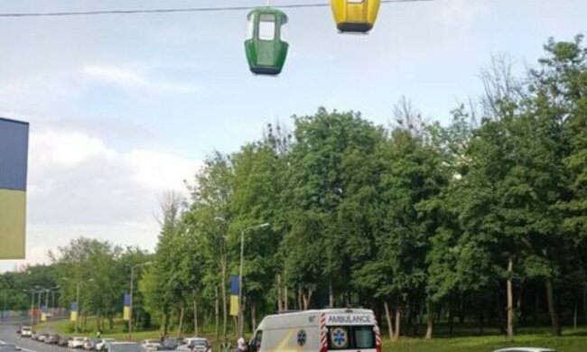 Мама с ребенком стали заложниками аттракциона в Харькове: детали ЧП