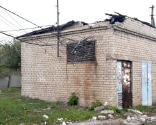 Оккупанты обстреляли минами больницу в Красногоровке (фото)