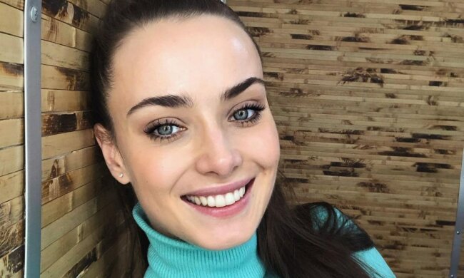 "Холостячка" Мішина вперше показала свою дочку, зворушливі кадри: "Солодка моя дівчинка"