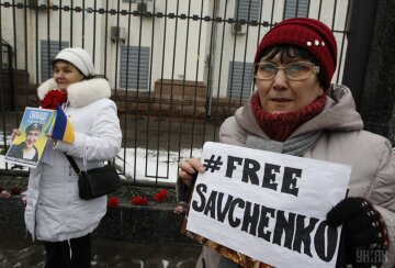 Надежда Савченко пикет посольство РФ УНИАН