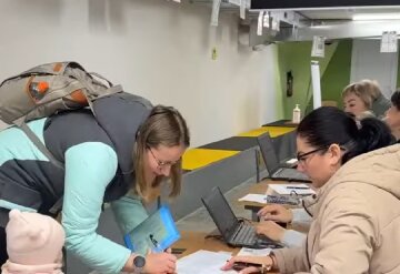 Безкоштовні продукти для ВПО та пенсіонерів у Харкові
