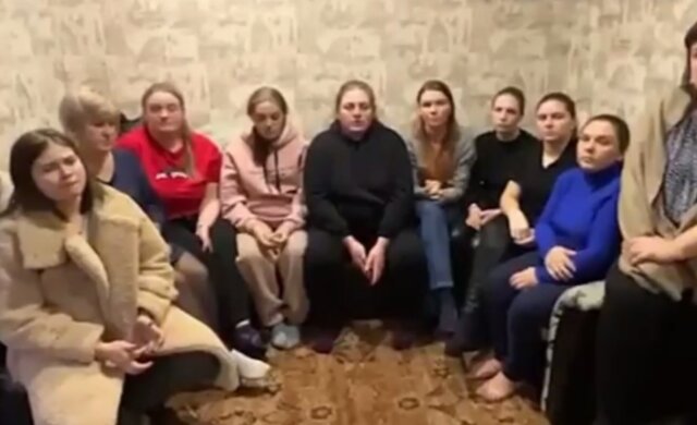 "Какого черта поперлись?": в РФ жены "мобиков" молят спасти мужей, видео