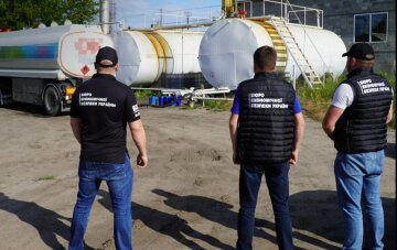 в Киеве разоблачили нефтебазу, которая сбывала украинцам "левое" топливо