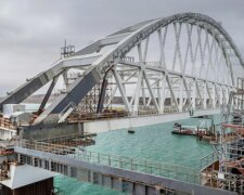 Оккупанты хвастаются «почти готовым» Крымским мостом, появилось видео
