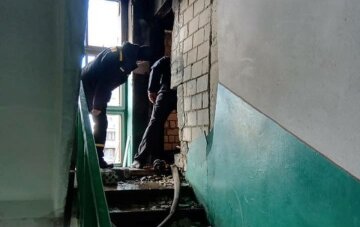 Одесская многоэтажка трещит по швам из-за взрыва газа: жильцы в панике, кадры