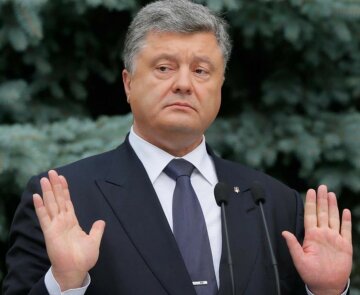 В годовщину «Жму руку! Обнимаю!» Порошенко снова подыграл путину: сравнил его с Трампом, – эксперт