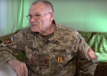 "Нельзя ждать, когда сюда придет враг": мужчина пошел в армию в 69 лет и прошел самые горячие точки фронта