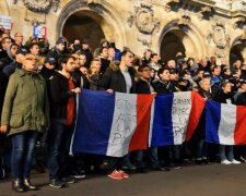 Полицейские Парижа устроили акцию протеста