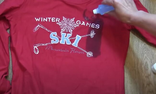 Топ ефективних способів позбутися плям на одязі: найкращі рекомендації 