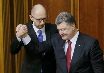 Ukraine's President Petro Poroshenko (R) congratulates newly appointed Prime Minister Arseny Yatseniuk during a parliament session in Kiev, November 27, 2014. Ukraine's new parliament elected Yatseniuk for a new term as prime minister at its opening session on Thursday, after Poroshenko and a newly-formed coalition in the assembly supported his appointment. REUTERS/Gleb Garanich (UKRAINE - Tags: POLITICS TPX IMAGES OF THE DAY)
