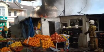 В Одессе горит Привоз, всё в дыму: появилось видео с места ЧП