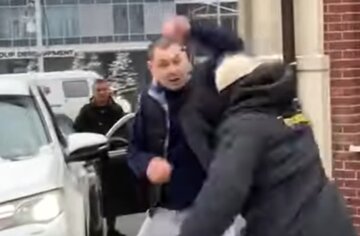 В Киеве охранник сломал руку мужчине, который хотел проехать в больницу: видео драки