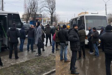 В Одессе взбунтовались маршрутчики из-за карантина, дошло до увольнения: кадры протеста