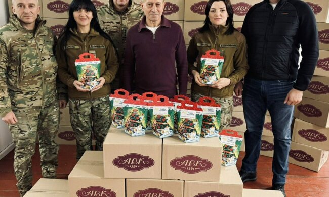 "Святой Николай - детям украинских Героев": Томенко передает 1300 подарков, компенсированных ЕСПЧ