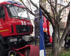 В Одессе пожарная машина протаранила киоск: первые кадры масштабного ДТП