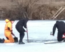 "Нужно установить личность": в Харьковской области подо льдом нашли тело мужчины