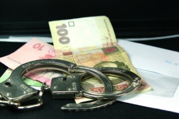 Поліцейський вимагав хабар за закриття справи