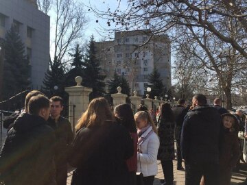 Люди опинилися в епіцентрі НП в Одесі, з'їхалися всі служби: кадри подій