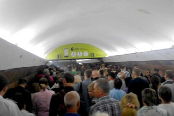 ЧП в метро Харькова: пассажиров обрекли на мучения, видео переполоха