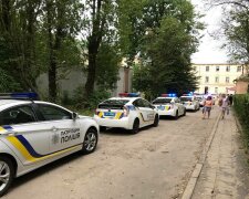 Полиция идет на штурм: пациент взял заложников в психлечебнице Львова (фото, видео)